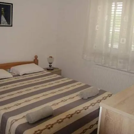 Family Friendly House With A Swimming Pool - 24444 *