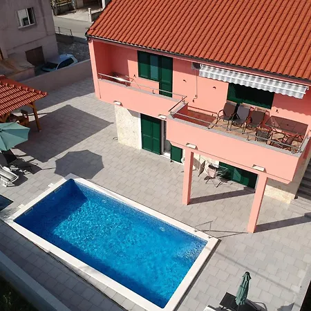 Σπίτι διακοπών Family Friendly House With A Swimming Pool - 24444