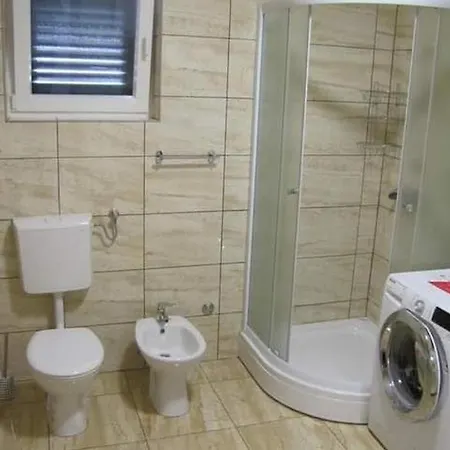 Hébergement de vacances Family Friendly House With A Swimming Pool - 24444 *