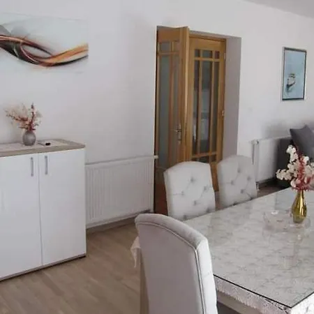 Family Friendly House With A Swimming Pool - 24444 펜션 시베니크