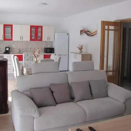 Family Friendly House With A Swimming Pool - 24444 펜션