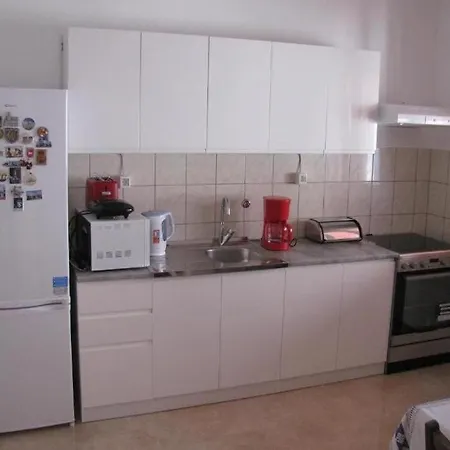 Hébergement de vacances Family Friendly House With A Swimming Pool - 24444