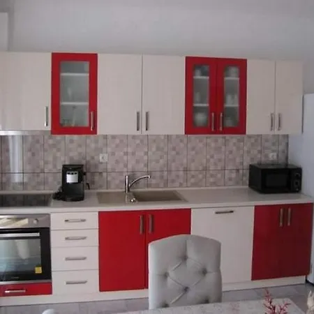 Family Friendly House With A Swimming Pool - 24444 *