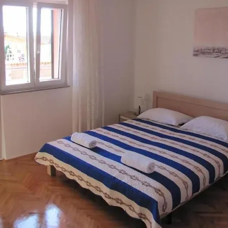 Hébergement de vacances Family Friendly House With A Swimming Pool - 24444