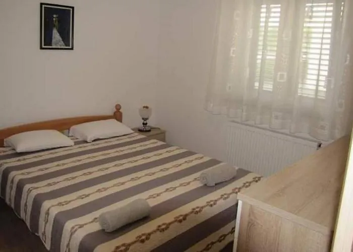 Family Friendly House With A Swimming Pool - 24444 *