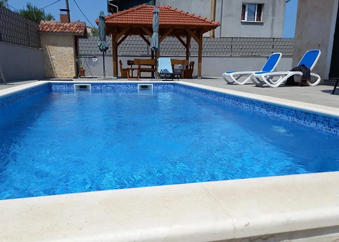 Family Friendly House With A Swimming Pool - 24444