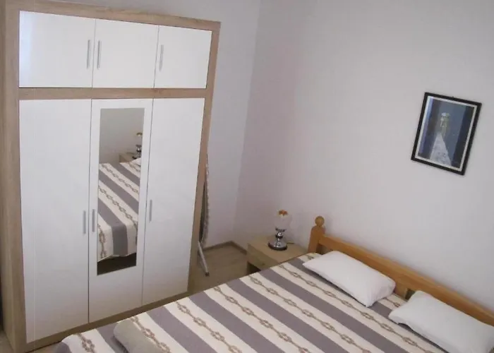 Family Friendly House With A Swimming Pool - 24444 Holiday home *