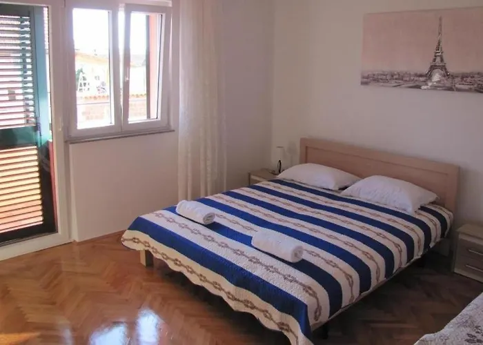 Holiday home Family Friendly House With A Swimming Pool - 24444