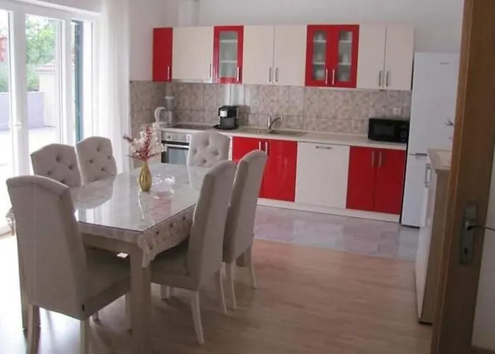 Family Friendly House With A Swimming Pool - 24444 Holiday home *