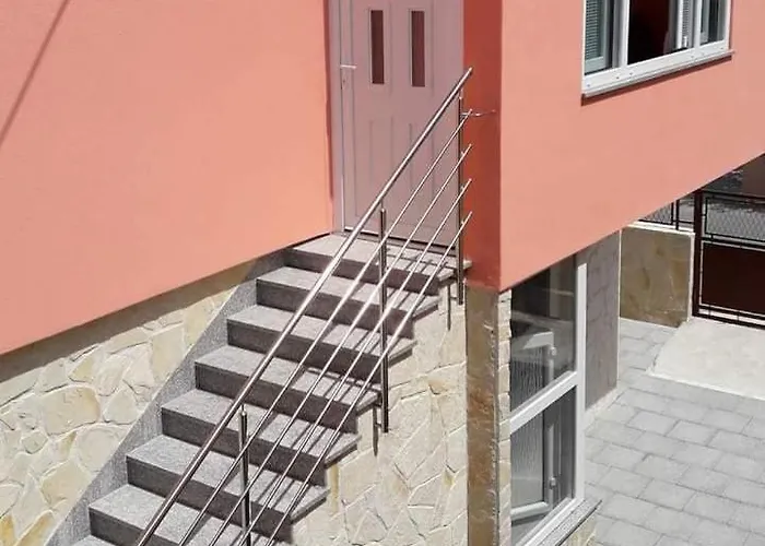 Family Friendly House With A Swimming Pool - 24444 *